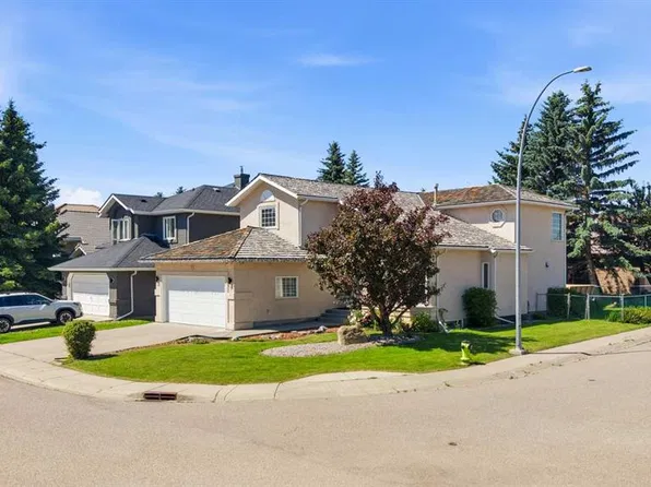71 E Woodpark Close SW, Calgary, AB T2W 6G9