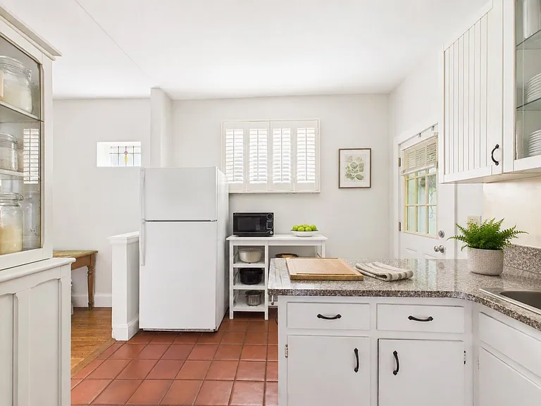 2623 Swain St — Photo 9