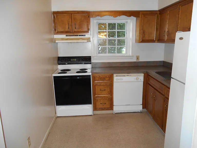 1427 E Tremont St #2 — Photo 7