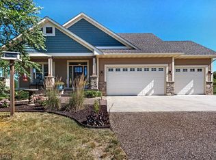 650 Roberts Ln, Hudson, WI 54016