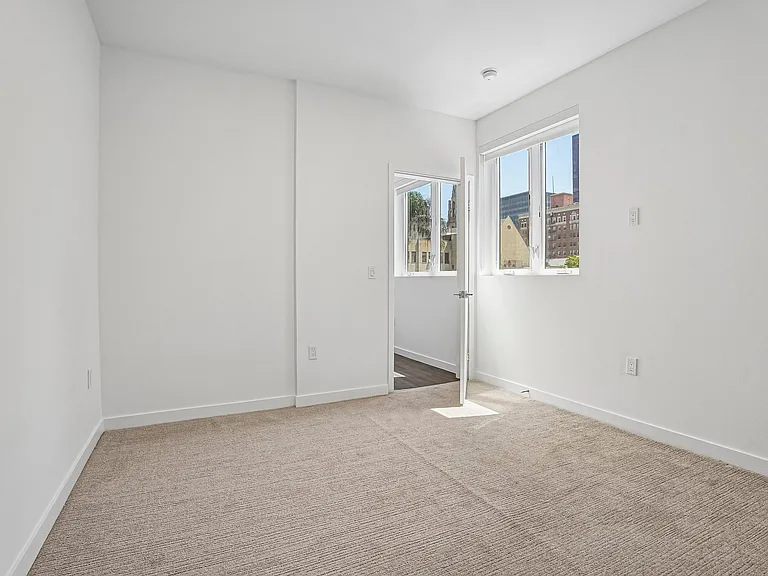 689 S Catalina — Photo 28