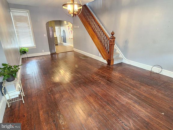 2nd image of 208 Perry St