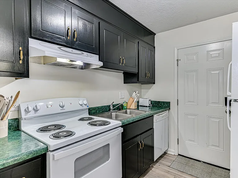 Summerville Campus Apartments - Furnished Corporate Housing Augusta — Photo 34