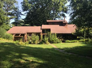 906 W Schwartz St, Carbondale, IL 62901
