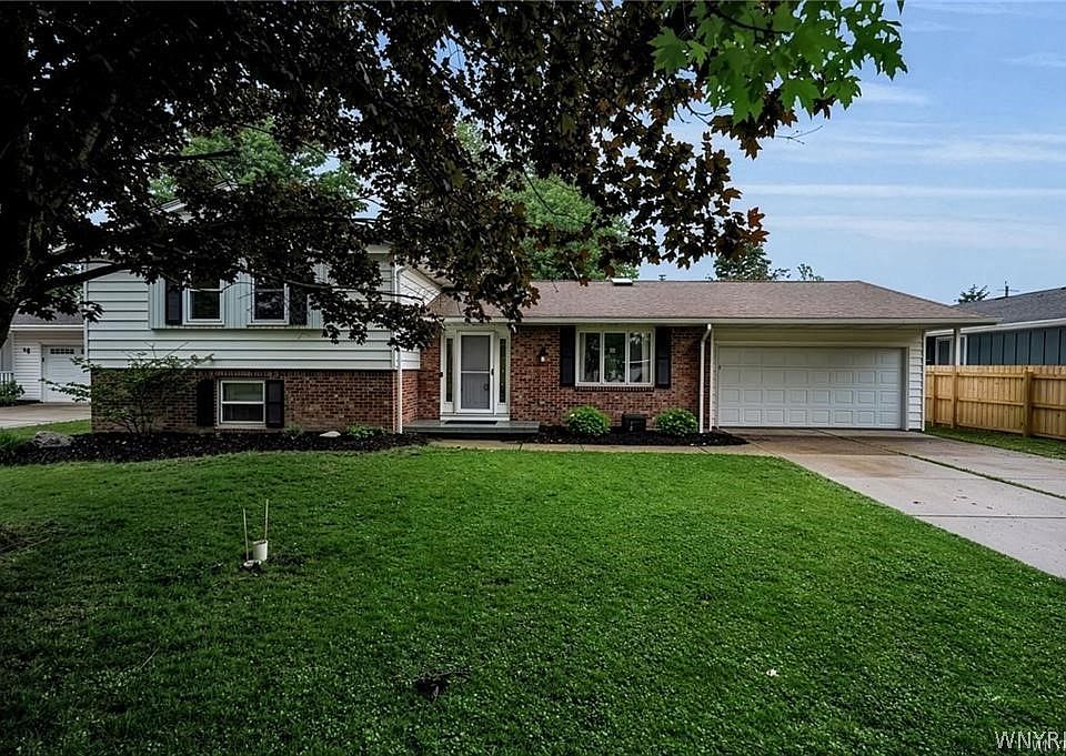 1st image of 38 Sandhurst Ln