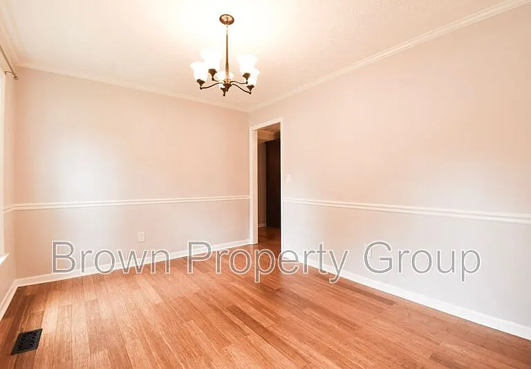 5804 Norman Pl — Photo 6