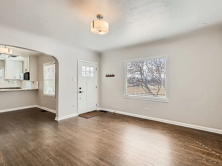 2210 S Clarkson St — Photo 10