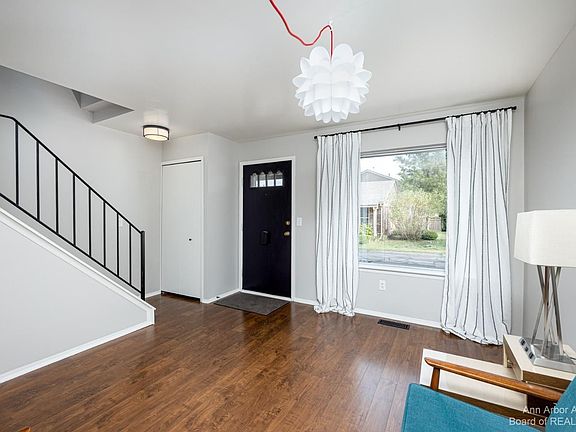 5th image of 2946 W Whittier Ct