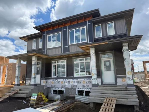 704 N Sora Blvd SE, Calgary, AB T3S 0L7