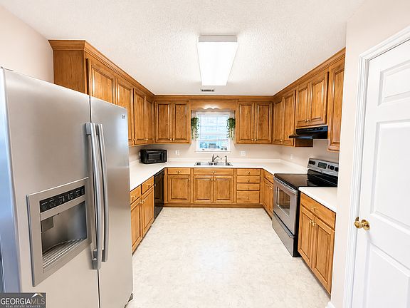 2nd image of 64 Edinburgh Dr