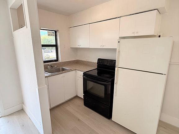 3rd image of 3030 NW 21st Ave #8