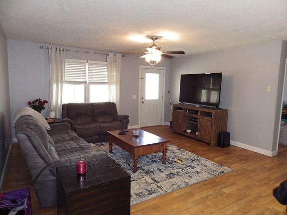 3rd image of 123 Stonegate Dr