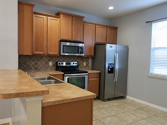 4th image of 646 Arbor Pointe Ave