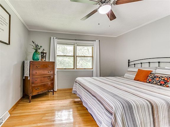 3rd image of 3907 29th St
