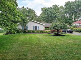 17 Concord Dr, Manalapan, NJ 07726