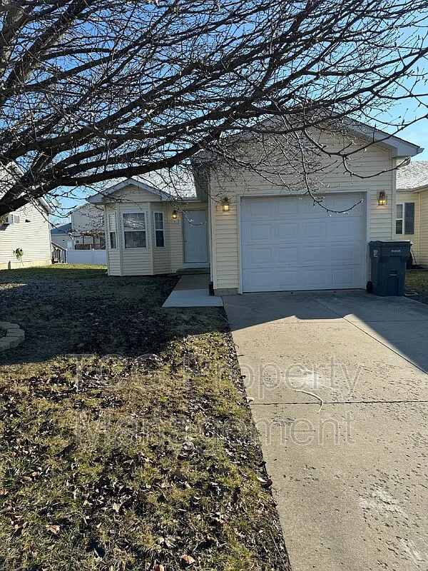 789 Colorado St photo 1