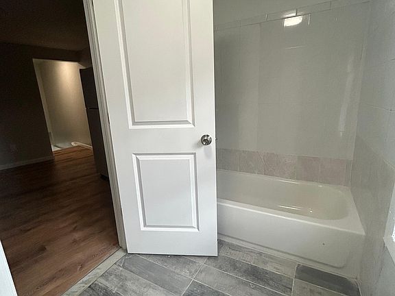 4th image of 807 Summer Ave Floor 2
