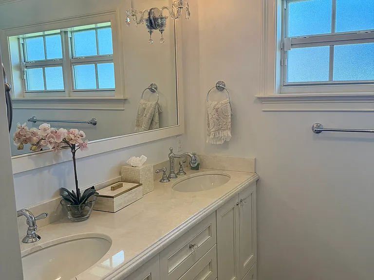 555 Camelia Ln — Photo 8