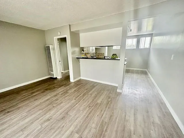 Country Club Apartments — Photo 19