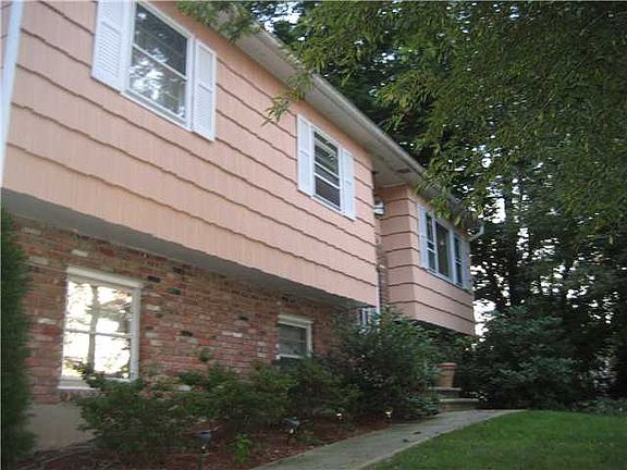 2nd image of 47 Cairnsmuir Ln