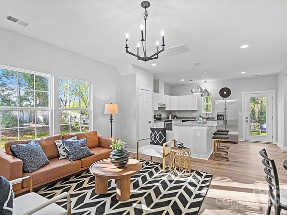 4th image of 1020 Holland Ave