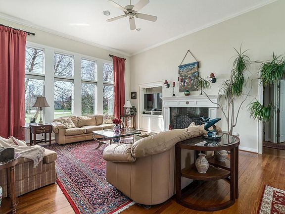 5th image of 8137 Flynn Ln