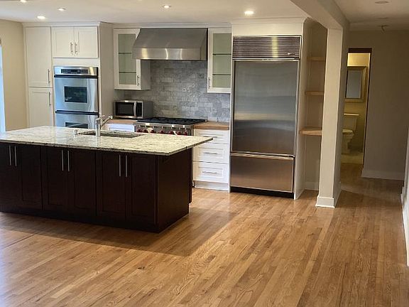 3rd image of 9813 SE Shoreland Dr #2