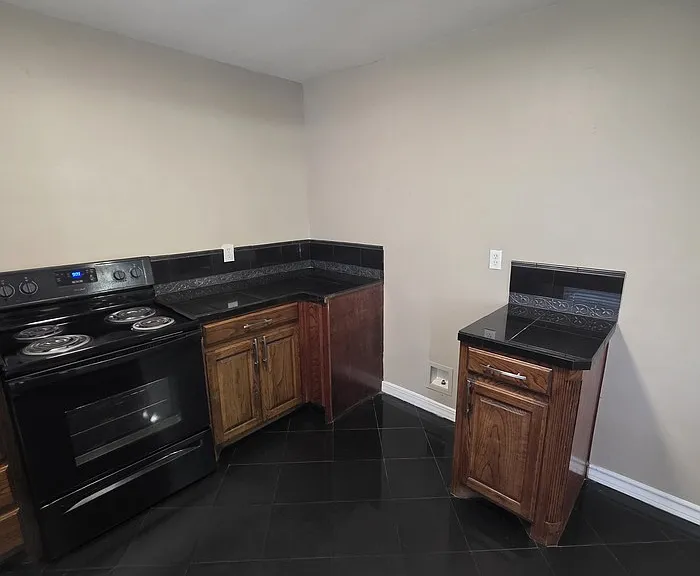 3218 Thomas Ave — Photo 8