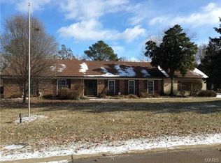 13 Chesterton Ln, Chesterfield, MO