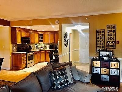3rd image of 242 Maple Ave APT 611