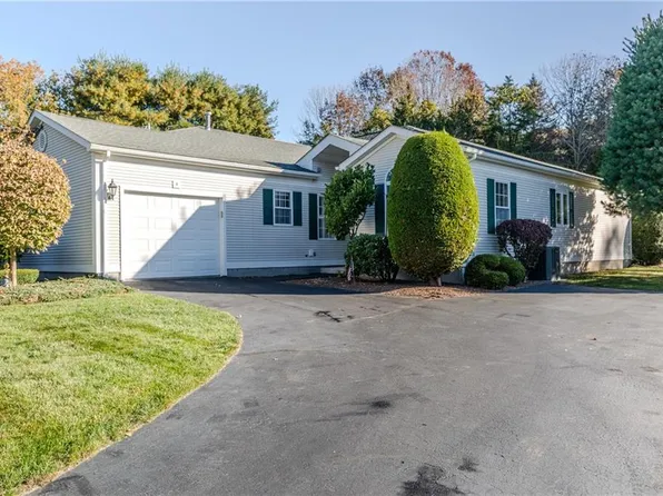4 Orchard Meadows Dr, Smithfield, RI 02917