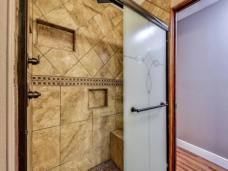 406 Golden Oaks Dr — Photo 9