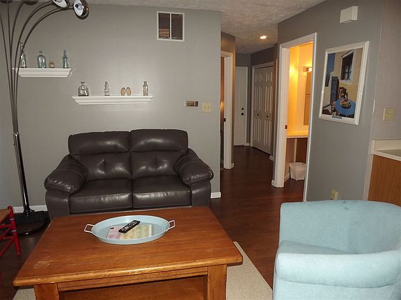 5th image of 9137 S Pointe Retreat Dr #10