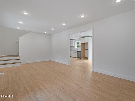 5th image of 1605 Bobwhite Lane