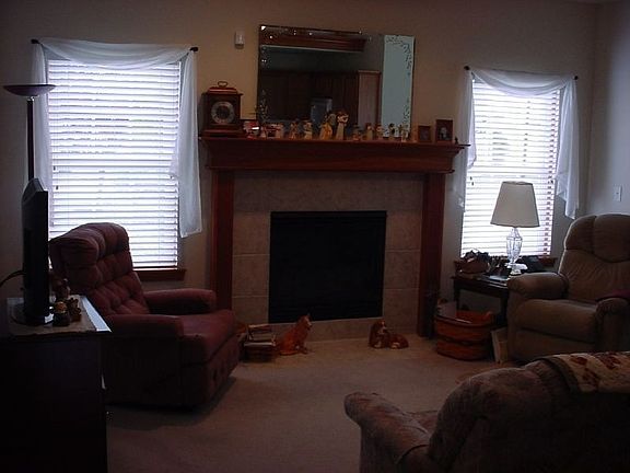 4th image of 674 Norfolk Ct