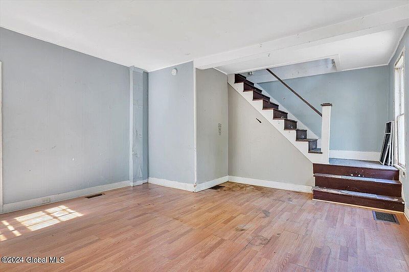 2nd image of 35 John Street