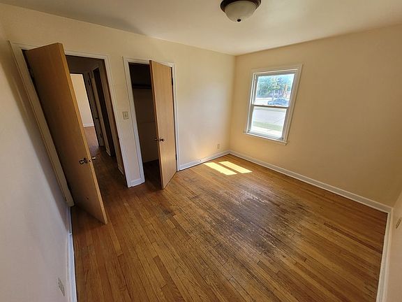 3rd image of 4305 W Capitol Dr APT 1