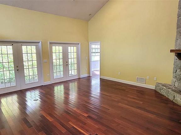4th image of 4185 S Shade Ave