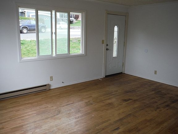3rd image of 3632 E Courtland Ave