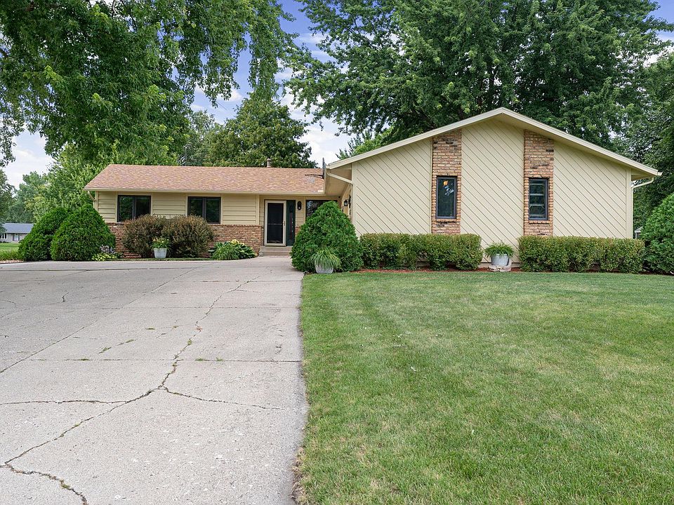 1st image of 545 Crestview Ln NE