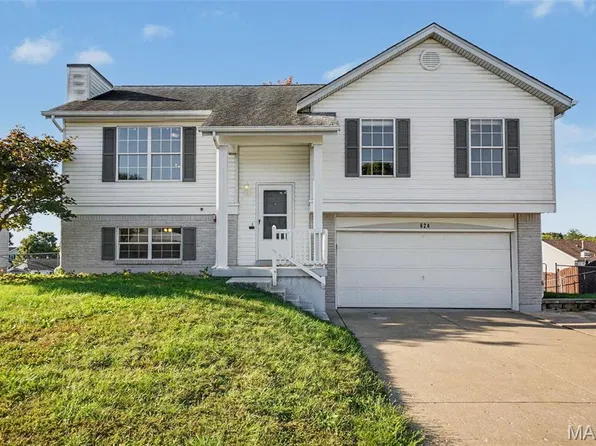 624 Longhorn Dr, O'Fallon, MO 63368