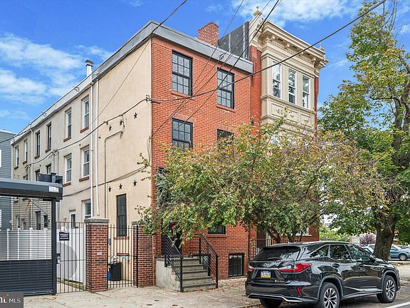 3rd image of 1023 E Moyamensing Ave #A