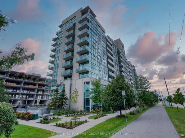 1600 Charles St #710, Whitby, ON L1N 0G4