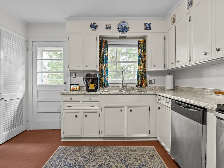 2100 Villa Dr — Photo 3
