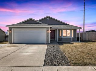 4304 John Deere Ln, Pasco, WA 99301