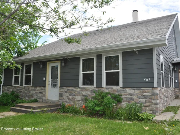 507 4th Ave W, Lemmon, SD 57638