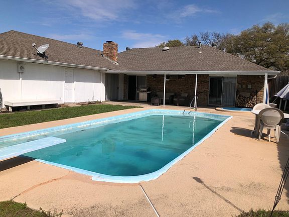 4th image of 1910 Kentwood Ln