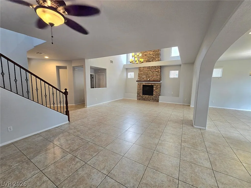 4 bed, 2.5 bath, 2533 sqft, $2,450 — Photo 3