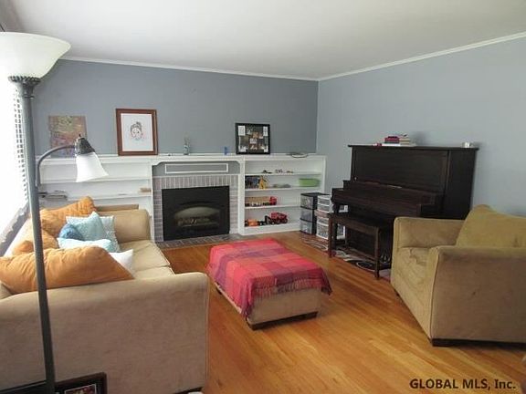 2nd image of 14 Phillips St