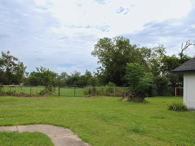 11101 China Spring Rd — Photo 23